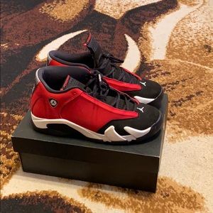 - Air Jordan 14 Retro (GS)